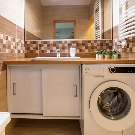 Comfort 14 -- Stylish City Apartment Netflix, Wi-Fi & Parking Miskolc Exterior photo