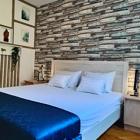 Comfort 14 -- Stylish City Apartment Netflix, Wi-Fi & Parking Miskolc Exterior photo