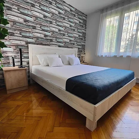 Comfort 14 -- Stylish City Apartment Netflix, Wi-Fi & Parking Miskolc Exterior photo
