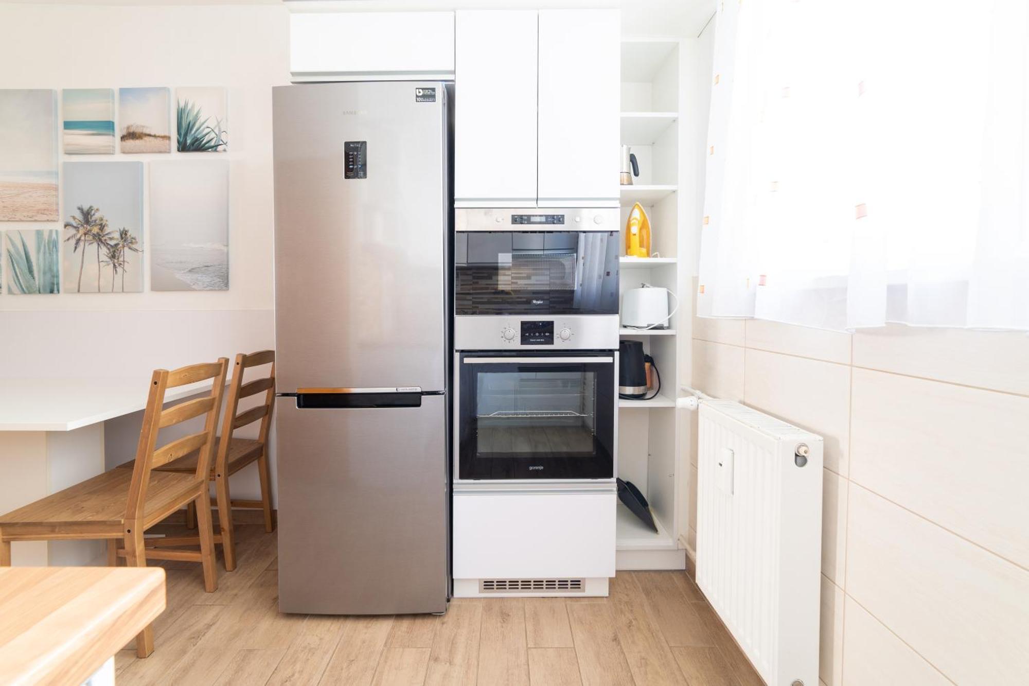 Comfort 14 -- Stylish Netflix, Wi-fi & Parking