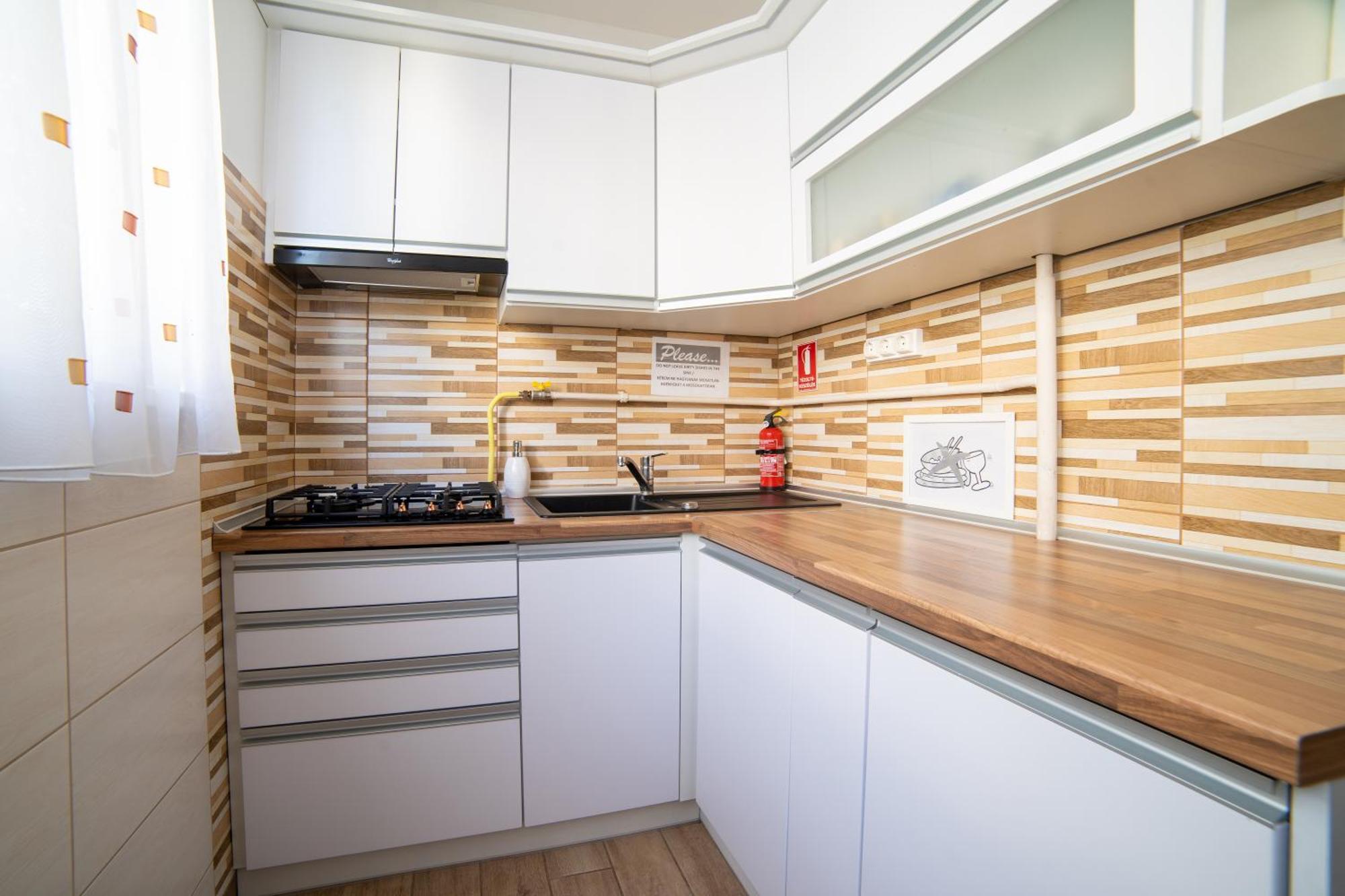 Comfort 14 -- Stylish Netflix, Wi-fi & Parking Apartment *