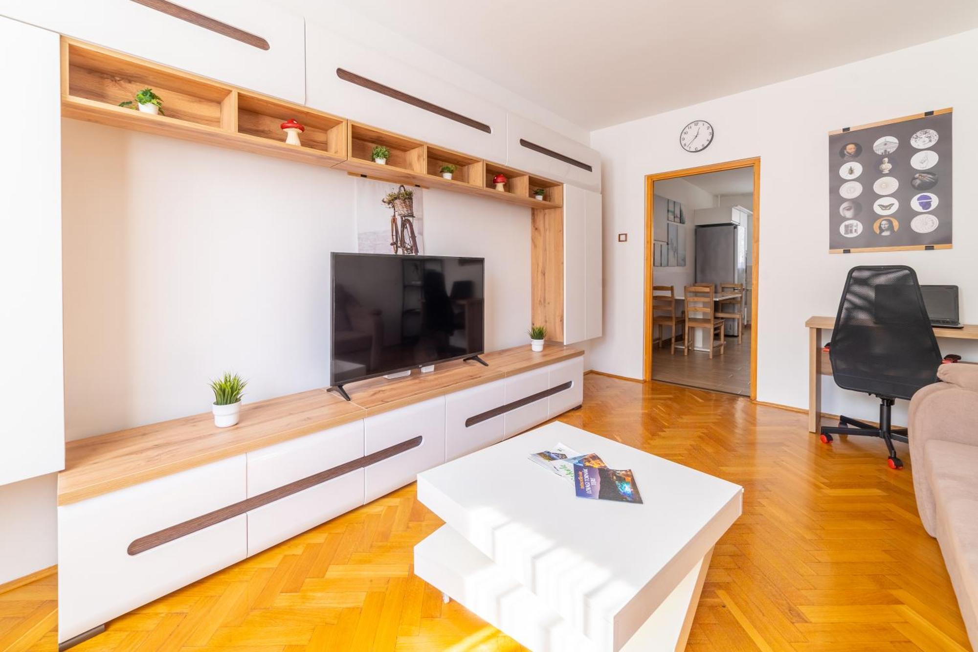 Comfort 14 -- Stylish Netflix, Wi-fi & Parking Apartment Miskolc