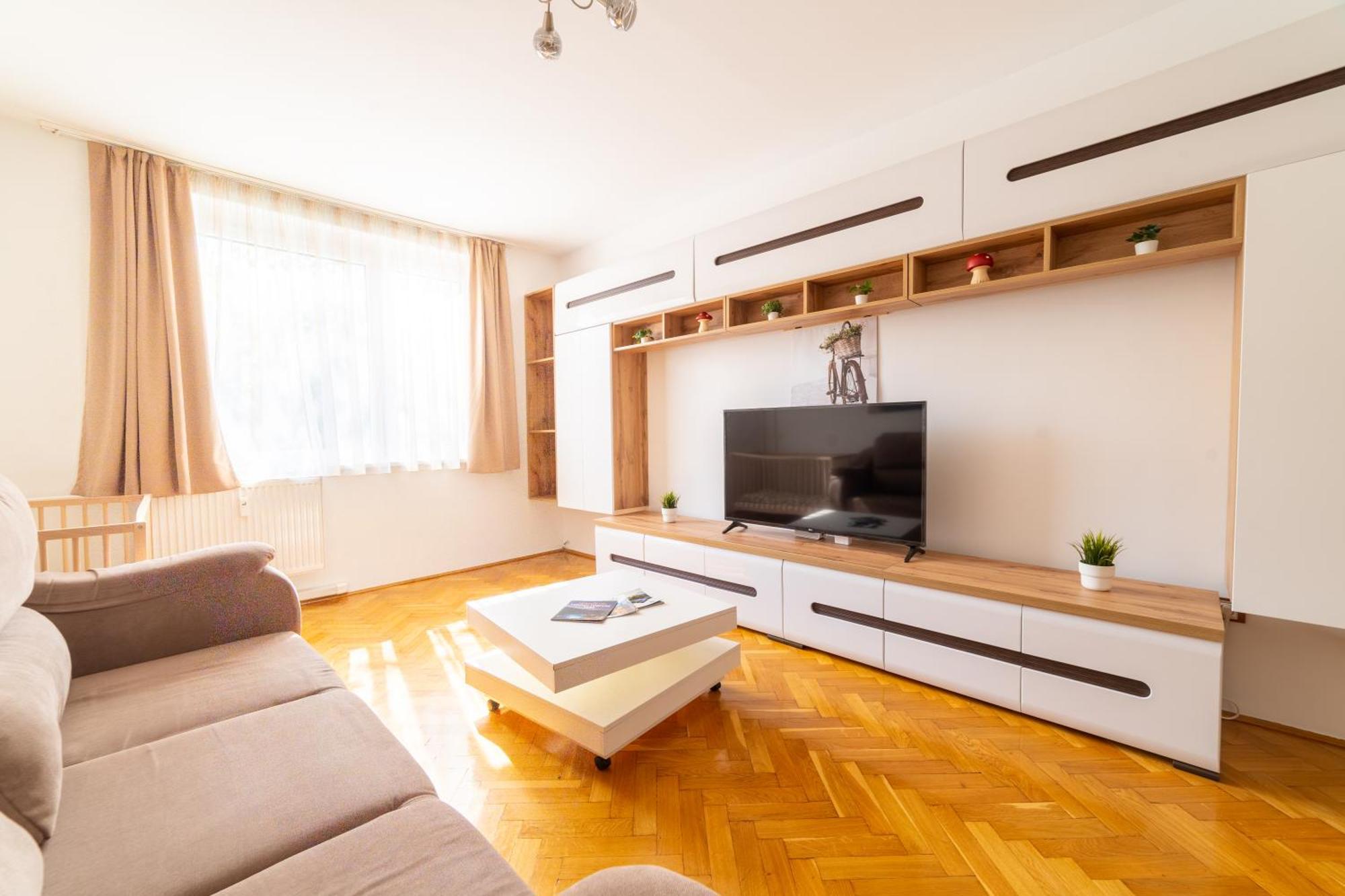Comfort 14 -- Stylish Netflix, Wi-fi & Parking